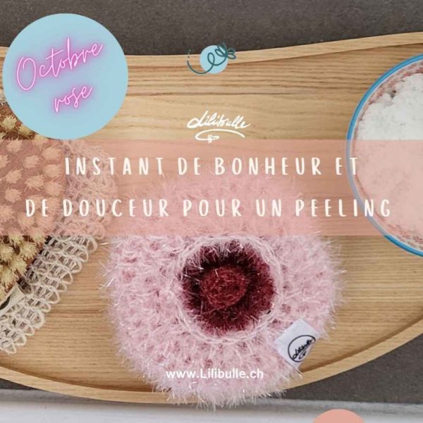 L'instant de Bonheur avec une éponge en forme de sein pour un peeling